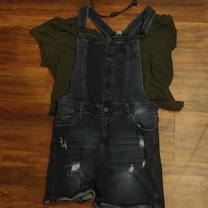 outfit, girl overalls, green tshirt
